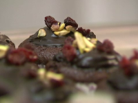 Masa regala pentru 100 de batrani nevoiasi din Romania. Cadoul oferit de Printesa Margareta