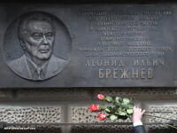 placa dedicata memoriei lui Brejnev
