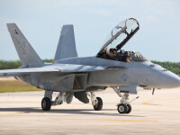 avion F-18 - Shutterstock