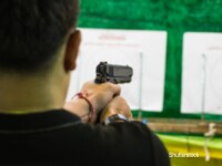 Profesorii din SUA vor fi învățați să folosească armele, printr-un program din banii publici
