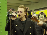 Bono a rămas fără voce în timpul unui concert la Berlin. Ce a urmat. VIDEO
