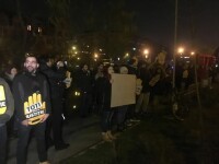 Protest în fața sediului PSD Timișoara. ”Noi în loc să colindăm, ieşim să protestăm”. VIDEO