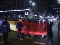 Peste 2.500 de persoane au protestat în Bucureşti şi în mai multe orașe din ţară. ”Hoţia sufocă România