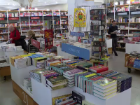 Cărțile pentru copii, un lux pentru părinții din România. Cât ajung să coste volumele