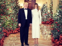 Melania și Donald Trump, în fotografia oficială de Crăciun