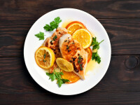 Ce pregătim la cină? Piept de pui cu miere și lămâie, în 15 minute