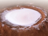 Crater inghetat pe Marte