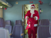 CFR a pus în circulație trenul lui Moş Crăciun. Ce rută are și cât costă biletul