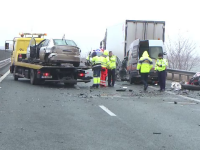 Accident grav pe autostrada A1. 1 mort și 5 persoane încarcerate într-un microbuz