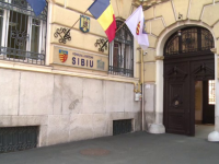 Angajații din CJ Sibiu nu mai au voie să stea dimineața la cafea și țigară în fața instituției