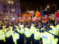 Revoltă în Marea Britanie după victoria lui Boris Johnson. Protestatarii furioși s-au bătut cu forțele de ordine