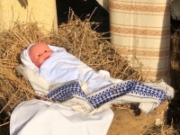 Iisus care se uită cruciș și Maria dată cu ruj. Manechinele șocante din centrul Timișoarei