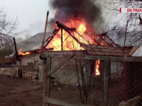 Scene de coșmar în prag de sărbători. Casa unei familii din Prahova înghițită de flăcări