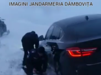BMW scos cu lopeţile din zăpadă de jandarmi în Dâmboviţa