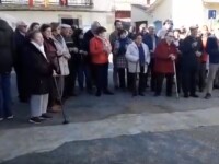 Motivul pentru care locuitorii unui sat din Spania au sărbătorit Anul Nou la prânz. VIDEO