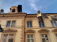 Vântul a făcut în ravagii în Sibiu. Pompierii au avut intervenții în tot orașul