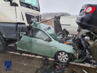 Accidente în lanț pe drumurile din țară, din cauza ninsorilor şi poleiului
