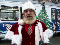 Moș Crăciun a plecat cu tramvaiul să le asculte dorințele copiilor din Iași
