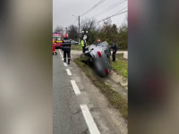 Un șofer de 60 de ani s-a răsturnat cu mașina încercând să evite un câine