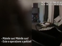 Reacția unei femei din SUA, când polițiștii au descins din greșeală la ea acasă. VIDEO