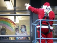 Modul inedit prin care Moș Crăciun a fost în vizită la un spital de copii