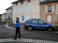 Jandarmi împuşcaţi mortal în Franţa. Atacatorul a fost găsit mort