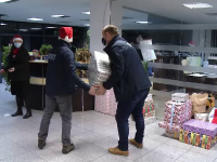 Voluntarii din Cluj care pregătesc cadouri de Crăciun pentru sute de copii din Munții Apuseni