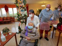O femeie în vârstă de 101 ani, prima persoana din Germania vaccinată anti-COVID