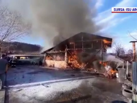 Incendiu violent la un garaj și la un atelier auto din Topoloveni. Nimeni nu a fost rănit