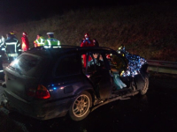 Un șofer din Cluj a ajuns în stare critică la spital după ce a intrat cu mașina într-un TIR