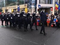 VIDEO. Jandarmii din Cluj, defilare stânjenitoare la parada de Ziua Națională. „Ne cerem scuze public”