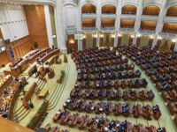 Parlamentarii au luat pauză o săptămână în timp ce proiectele de lege așteaptă în Legislativ