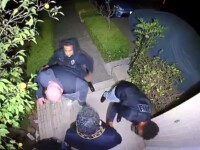 Hoții îmbrăcați în polițiști au golit o casă, sub amenințarea armelor. Jaful a fost filmat într-un cartier din Los Angeles