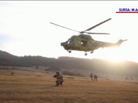 Un elicopter militar a aterizat de urgență în Mureș. Soldații din trupele speciale au apucat să coboare la timp, în rapel
