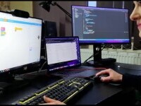 Voluntarii din România s-au mutat în online pentru a-i ajuta pe cei mici să devină informaticieni