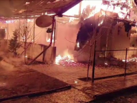 Trei familii din Bacău au rămas pe drumuri în plină iarnă, după ce casele le-au fost distruse de un incendiu