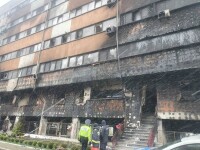 Minorul de 15 ani care a incendiat blocul din Constanța, arest la domiciliu pentru 30 de zile