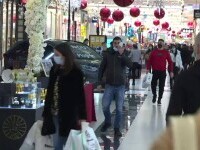 Românii au luat cu asalt magazinele și mall-urile în căutarea de cadouri. Cei mai mulți au un buget stabilit
