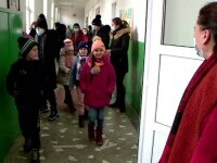O profesoară din Iași a împărțit daruri pentru 100 de elevi care provin din familii sărmane: ”N-ai cum să rămâi indiferent”