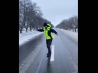 Cum încearcă polițiștii din Republica Moldova să convingă șoferii sa circule cu prudență, în condiții de iarnă. VIDEO