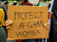 Zeci de femei afgane protestează la Kabul. Ele cer să li se respecte drepturile și să fie oprite ”asasinatele”