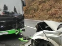 Un autobuz și o mașină s-au ciocnit, în Brașov. Mai multe persoane au ajuns la spital