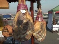 Românii s-au ospătat din belșug la festivalul orădean ”D’ale porcului”. ”Merge bine înainte!”