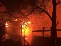 Un incendiu a pus un cartier întreg în pericol, la Tulcea. Pompierii au luptat din greu cu flăcările