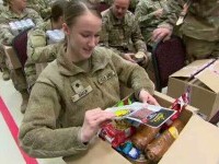Cadouri de Crăciun pentru militarii americani de la baza Kogălniceanu: cozonaci, pastramă sau șuncă afumată