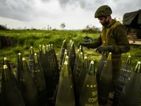 Statele Uniunii Europene au comandat doar circa 60.000 de noi obuze pentru Ucraina