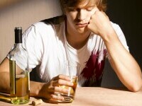 Sondaj: Peste o treime dintre părinți de adolescenți spun că nu impun reguli copiilor lor privind consumul de alcool