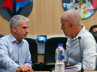 Șefii Mossad și CIA, întâlnire cu un șeic pentru rezolvarea crizei ostaticilor. Negocierile au loc pe teren neutru