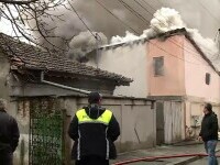 Două casă distruse de un incendiu pornit de la o aerotermă pentru papagali. Proprietar: „Totul ars nu mai e nimic”