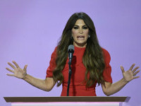 Trump a ales-o Kimberly Guilfoyle, fosta logodnică a fiului său cel mare, ca ambasador al SUA în Grecia